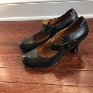 Black Maryjane pumps